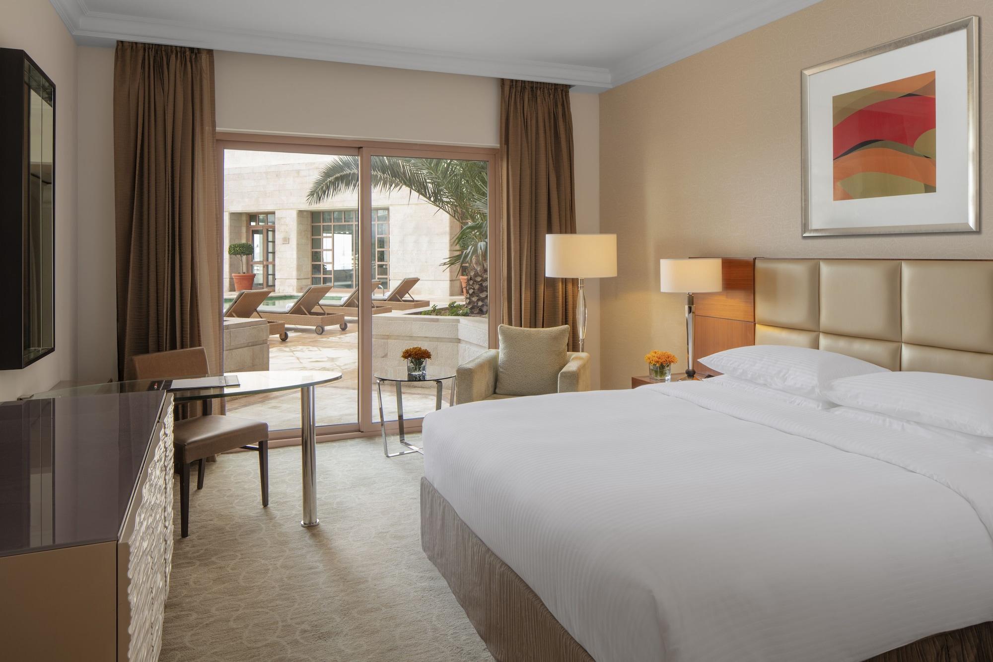 Отель Grand Hyatt Амман Экстерьер фото A room at the hotel