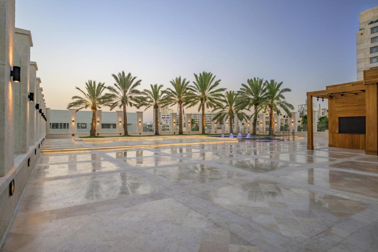 Отель Grand Hyatt Амман Экстерьер фото The courtyard of the Al-Shaqra campus