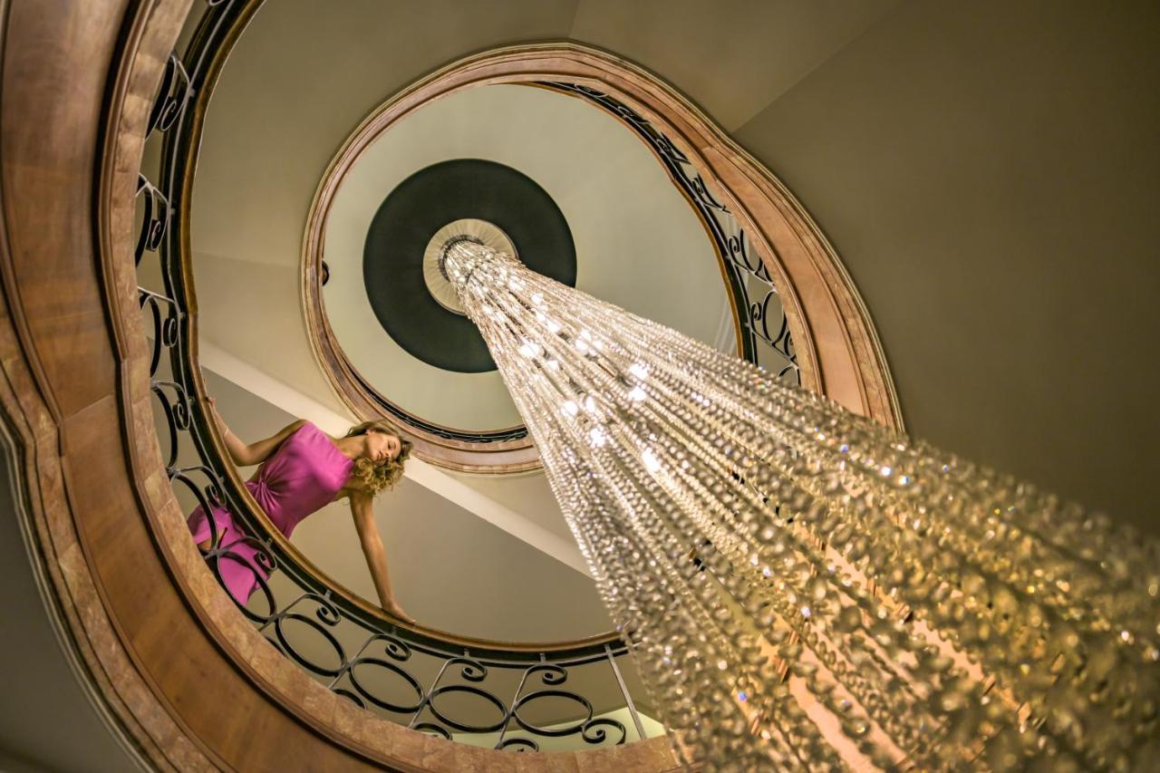 Отель Grand Hyatt Амман Экстерьер фото The spiral staircase
