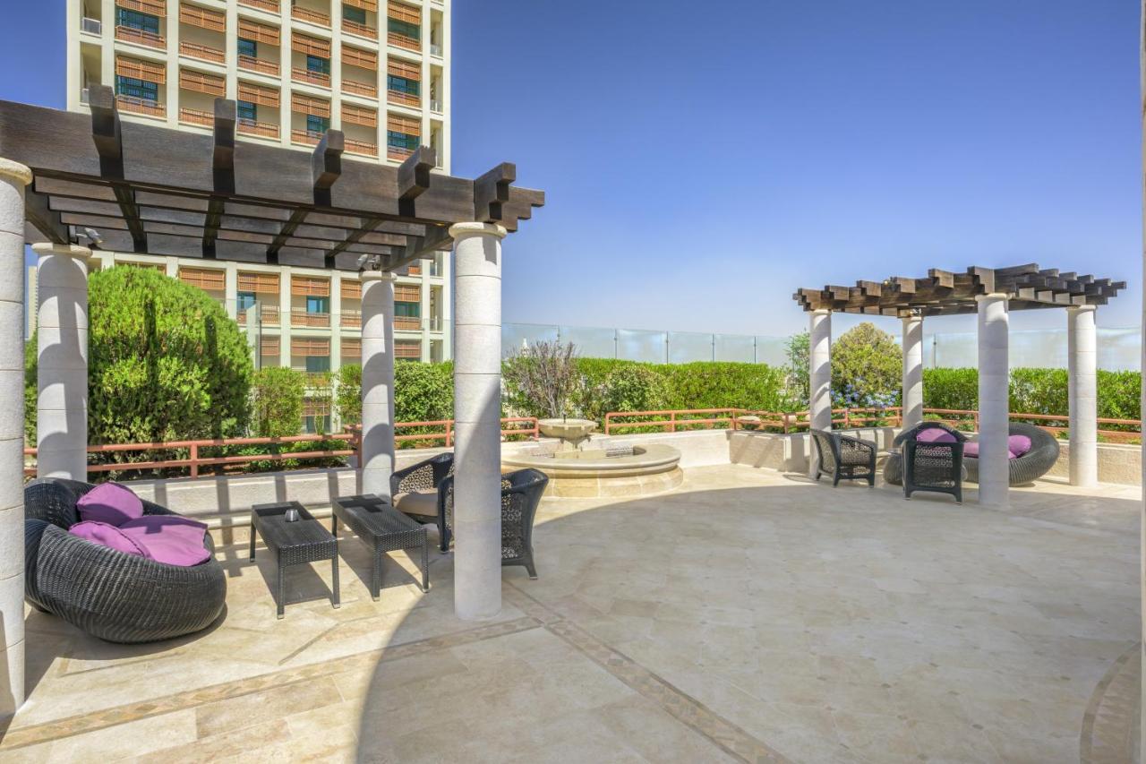 Отель Grand Hyatt Амман Экстерьер фото The rooftop pool at the W Hollywood