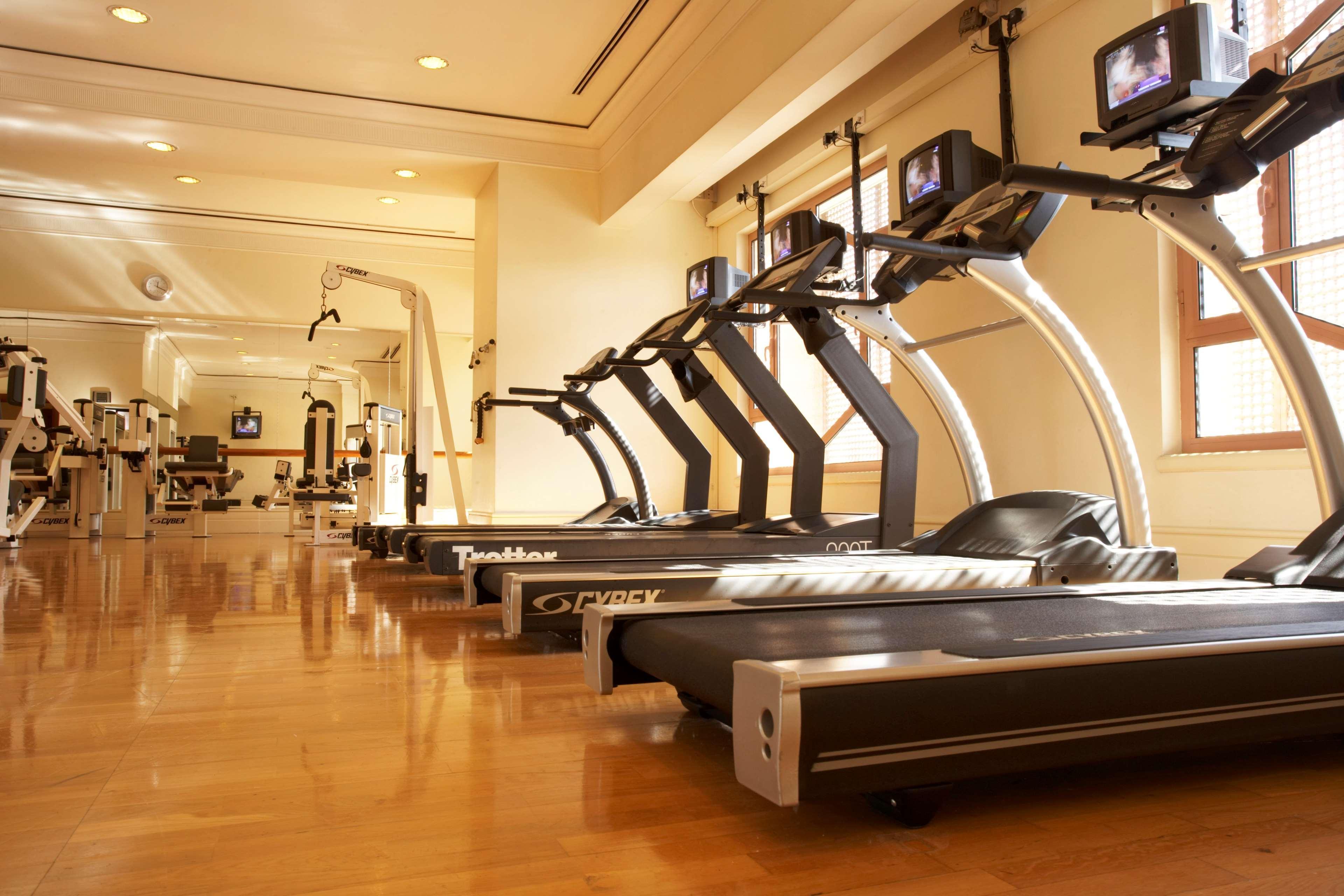 Отель Grand Hyatt Амман Экстерьер фото A row of treadmills