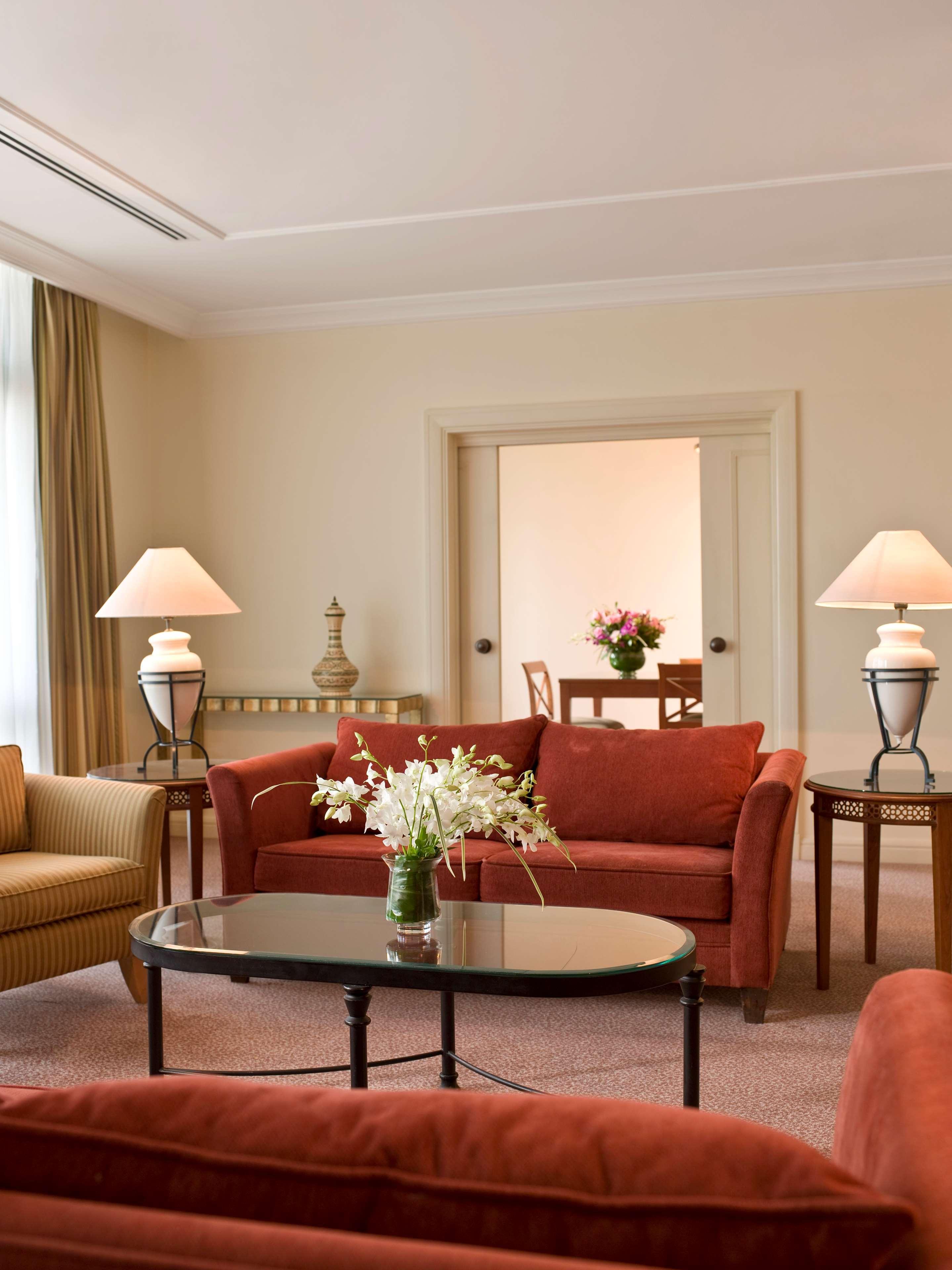 Отель Grand Hyatt Амман Экстерьер фото A suite at the hotel