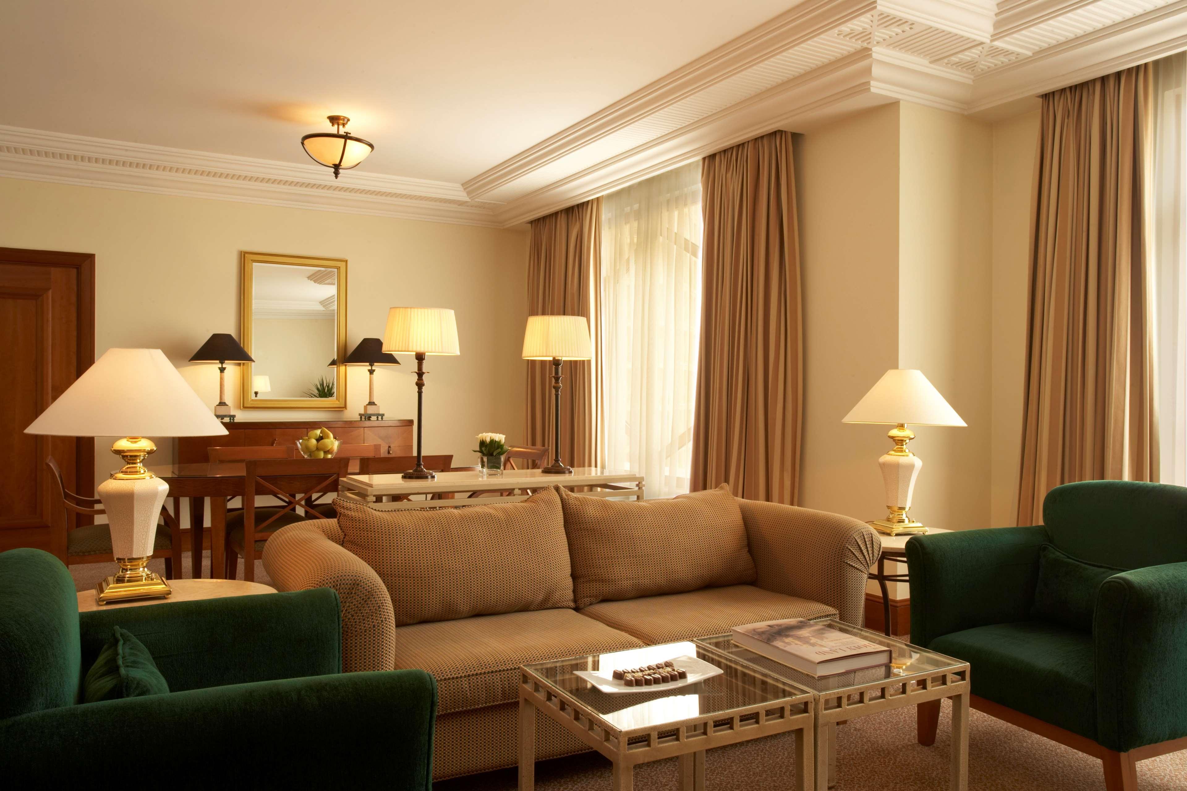 Отель Grand Hyatt Амман Экстерьер фото A suite at the hotel