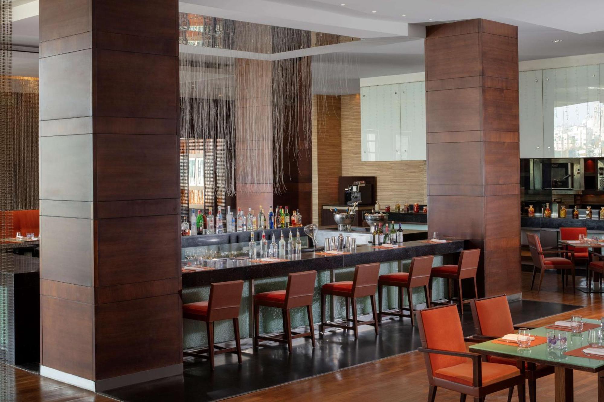 Отель Grand Hyatt Амман Экстерьер фото The bar at the hotel