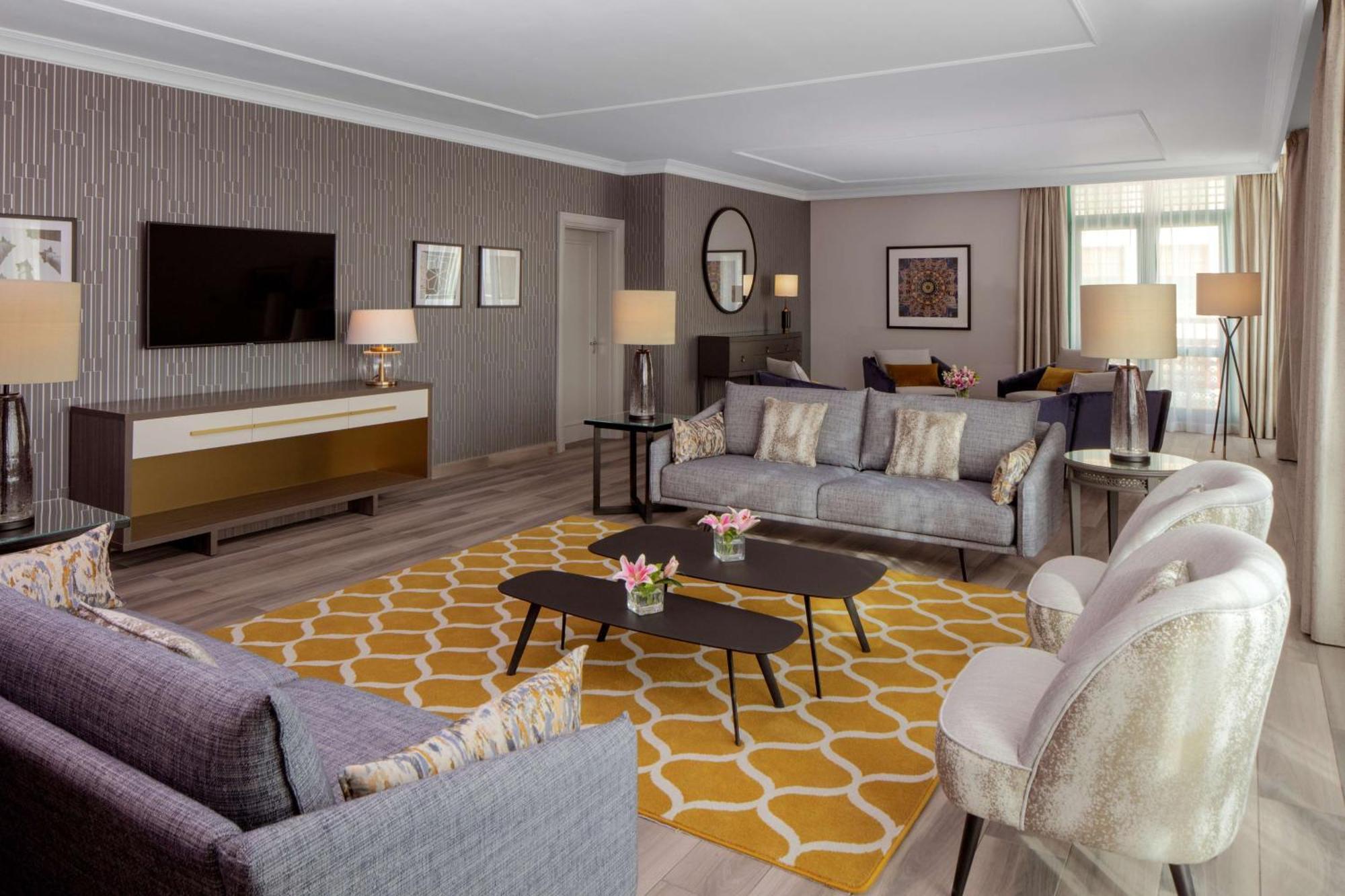 Отель Grand Hyatt Амман Экстерьер фото The living room of a suite at The Westin Palace, Madrid
